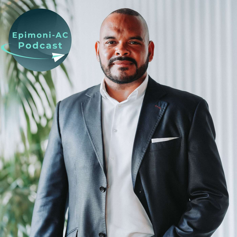 Obrázek epizody #69 O překonávání limitů, odolnosti, identitě, a životě v Nigérii & Španělsku slovy jedinečného Oboneteho S.Ubamy