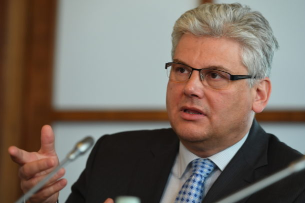 Ředitel FN Motol Miloslav Ludvík pro Rádio Z: Na hodnocení přijatých opatření bude času dost, až bude každý generálem po bitvě. Někdo vždycky bude popraven, je to taková česká tradice.