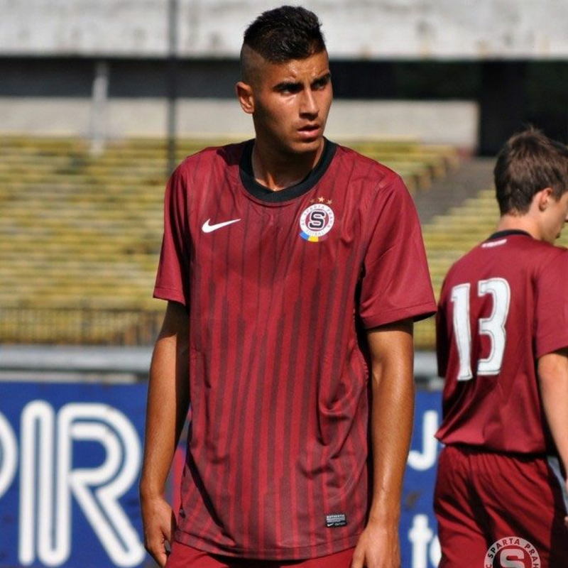 Obrázek epizody Fotbalista David Surmaj v Desetiminutovce Plus: Chci být první Rom v nejvyšší české fotbalové lize