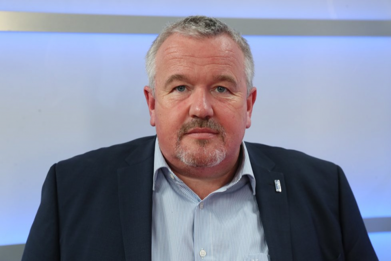 Obrázek epizody Test na covid by měli nově dělat praktičtí lékaři. Cílem je urychlit stanovení diagnózy, vysvětluje předseda sdružení praktiků Šonka