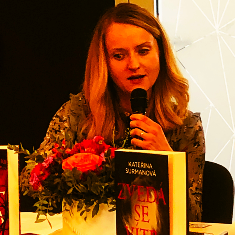 Obrázek epizody Zazie v metru LIVE! #83: Kateřina Surmanová, 25.4.2024, CAFEDU Praha