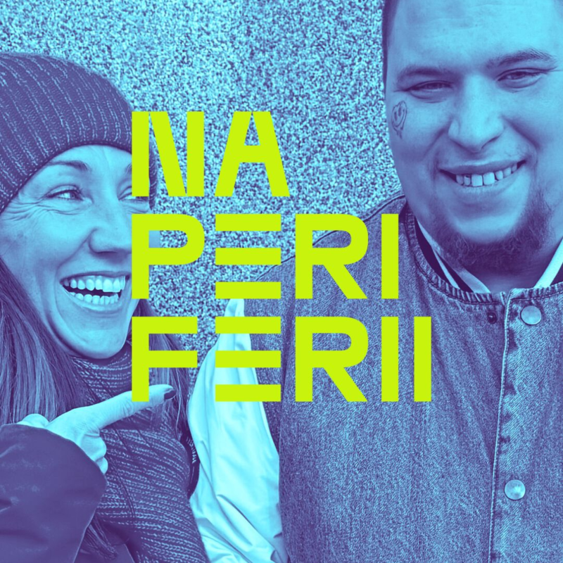 Obrázek epizody Adam z Penny o lidských příbězích mezi regály a síle obyčejného úsměvu.