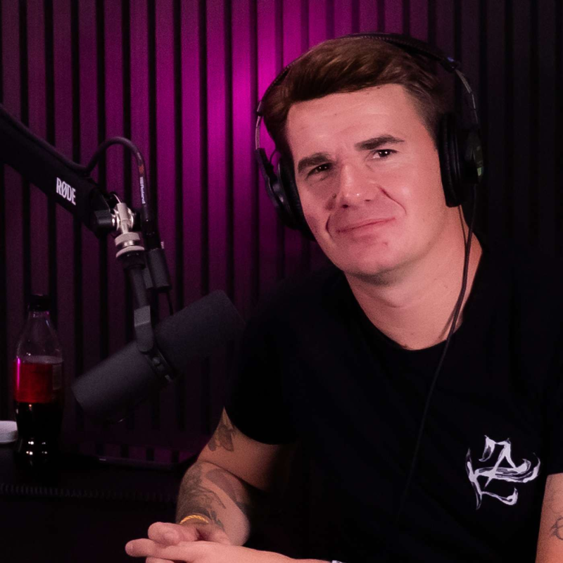 Obrázek epizody 5. Dominik Turza, DJ Roxtar: Známý český DJ, moderátor a tvůrce Adolfeena vypráví o svém životě!