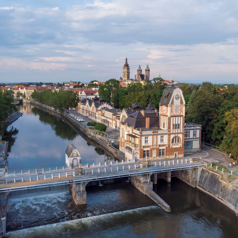 Obrázek epizody Vzhůru do Královéhradeckého kraje: Zážitky na hradech, zámcích, v přírodě i na Královských slavnostech v Hradci Králové