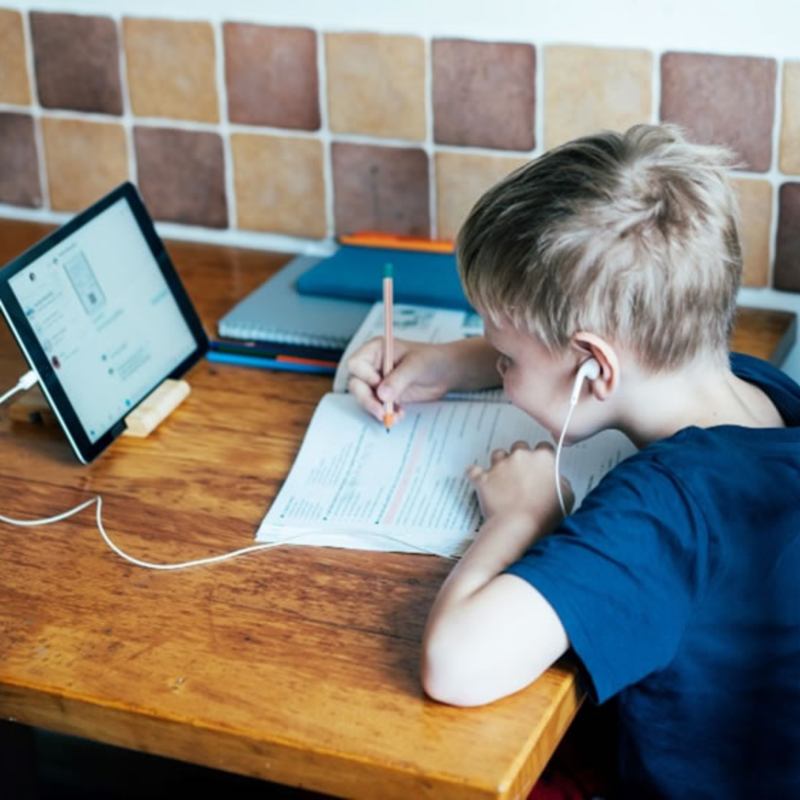 Obrázek epizody Anketa: Příhody z distanční výuky