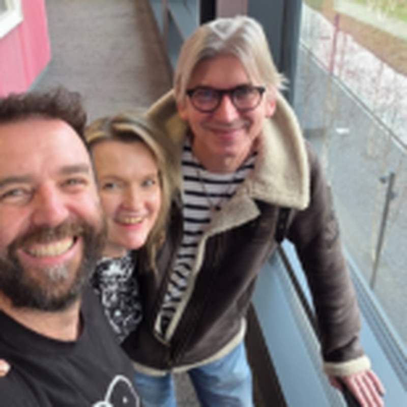 Obrázek epizody Jiří Strach: Texty od Zdeňka Svěráka jsou jako Písmo svaté. I když se budete sebevíce snažit, tak nebudete vtipnější než on