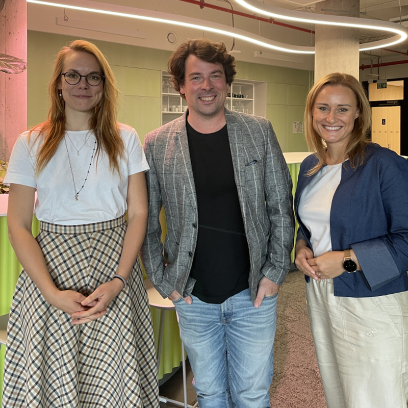 Obrázek epizody „To nejcennější, co můžeme mladým lidem dát, je zážitek toho, že můžou něco změnit.“ S organizací Ashoka o cestě od nápadu k systémové inovaci.