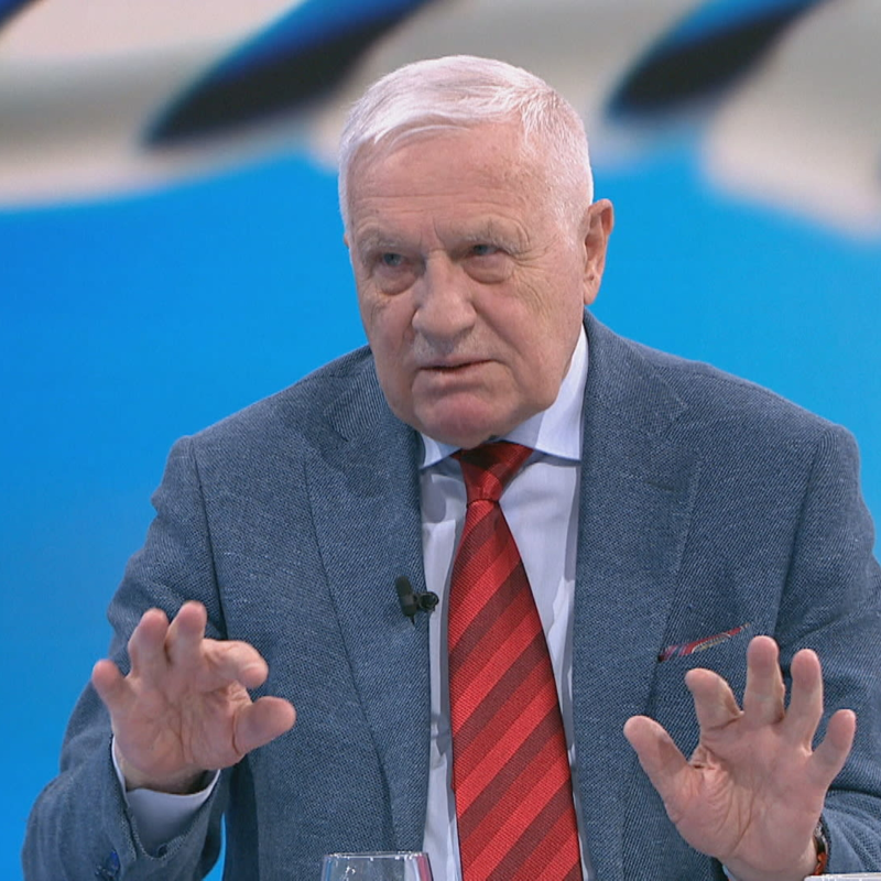 Obrázek epizody Nikdy bych se jako Zeman nelepil na Lány. Klaus si rýpl do končící hlavy státu