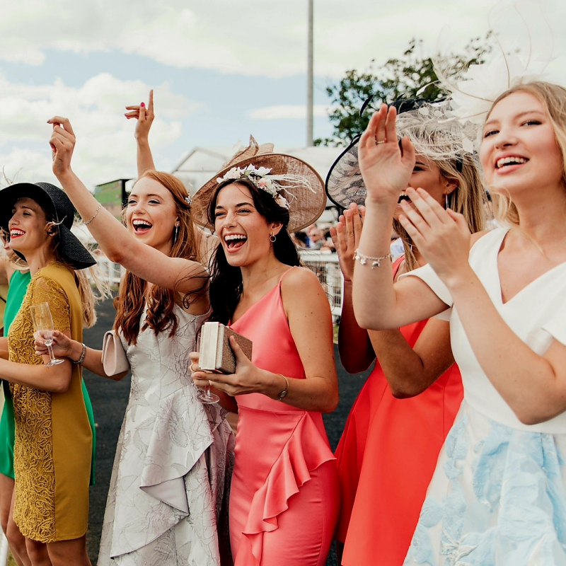 Obrázek epizody Small Talk #141 - Etiketa & klobouky, fascinátory a čelenky