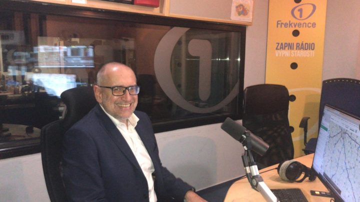 Obrázek epizody Mikuláš Bek: Počet pracovníků ve školství roste neúměrně rychleji, než počet žáků v lavicích