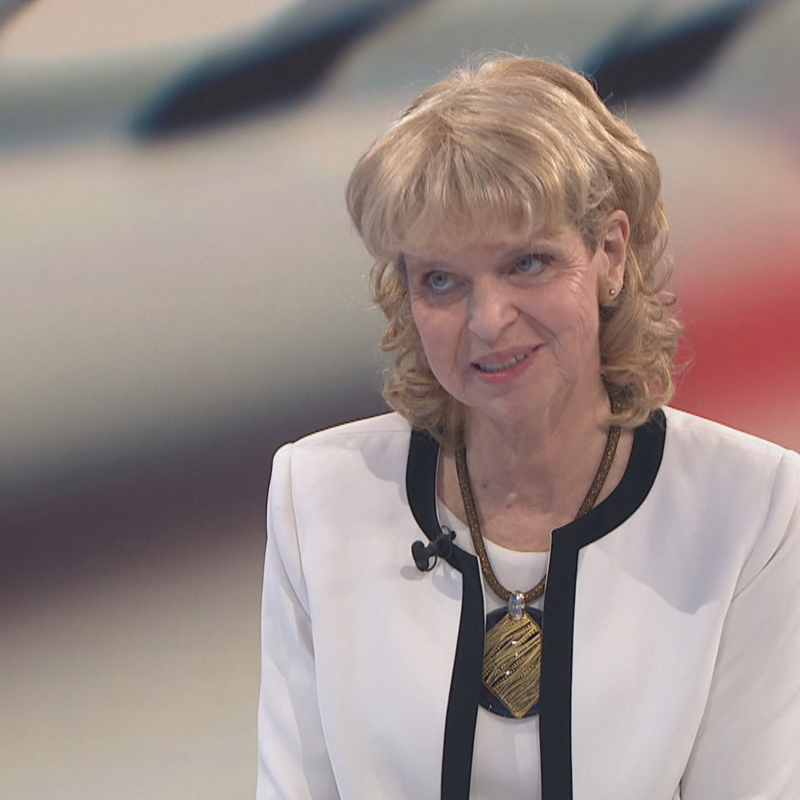 Obrázek epizody Česko si půjčuje i na věci, které platit musí. Za pár let nebude na důchody, varuje ekonomka