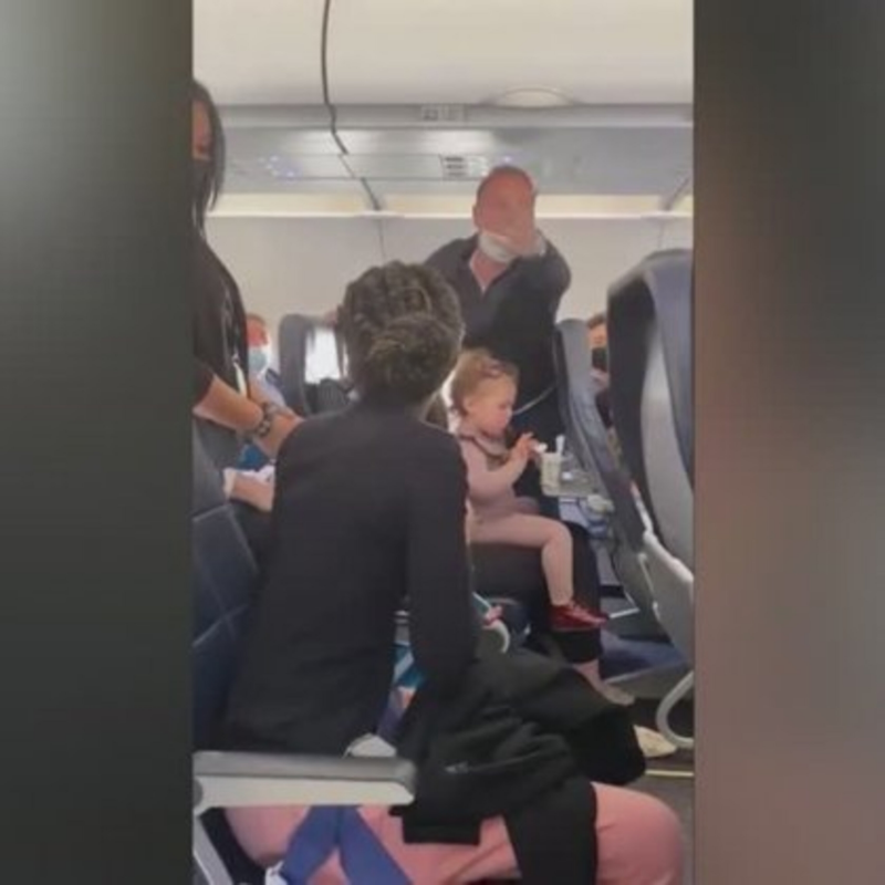 Obrázek epizody Museli vystoupit z letadla (zdroj: CNN Prima NEWS)