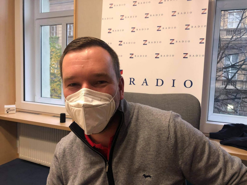 Obrázek epizody Jan Kubáček: Donald Trump se bude pokoušet udržet trumpismus ve hře. Teď vyhrotí tu emoci tak, aby pokud odejde do mediálního světa, diváci tu jeho televizní stanici okamžitě zmáčkli