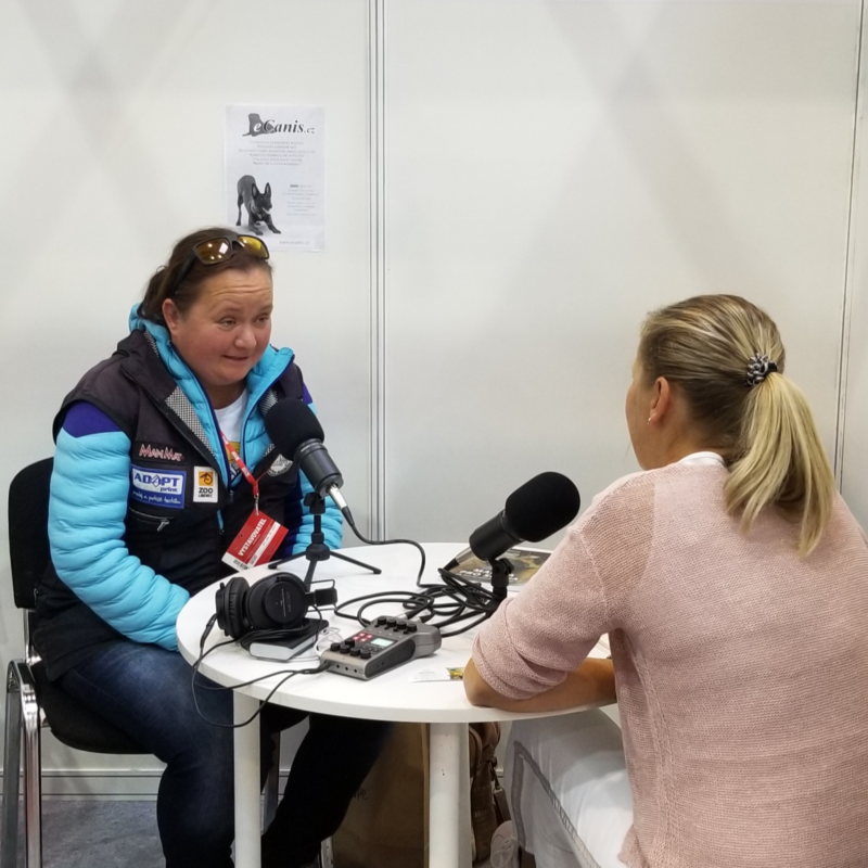 Obrázek epizody eCanis – rozhovory z FOR PETS 2021 – rozhovor s báječnou Hankou Böhme, která cvičí psy pro práci v Africe
