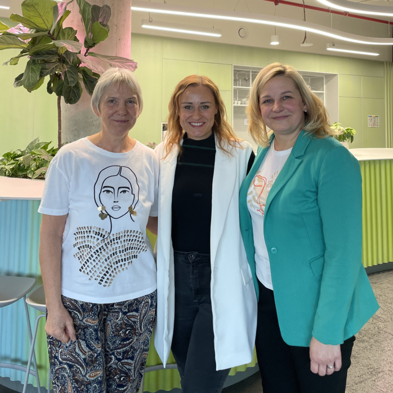 Obrázek epizody „Děti mi říkají babičko. A já nemám čas myslet na svoje starosti.” S organizací Mezi námi o propojování generací.