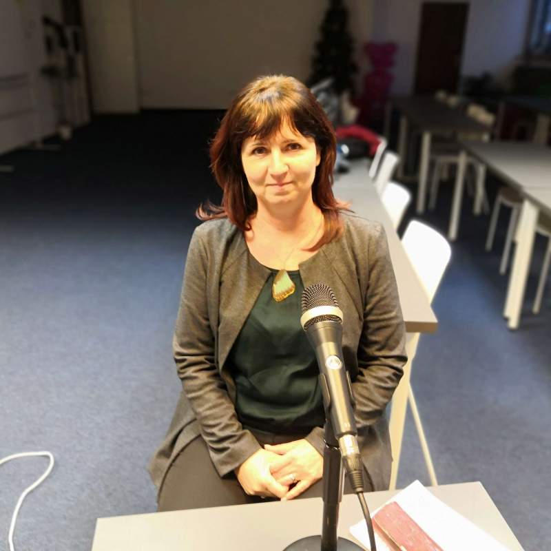 Obrázek epizody Hana Havlínová: Najdeme výraz v online slovníku a vypneme mobil – a třeťáci vidí, že jim pomáhá, ale jindy může rušit