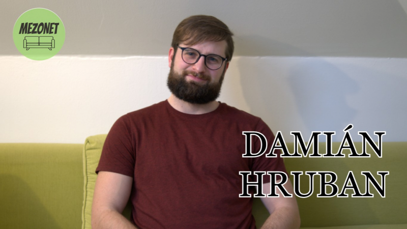 Obrázek epizody Mezonet #5 - dobrovolník Damián: Na Lesbu se v restauracích místo vaření jídla oživovali děti.