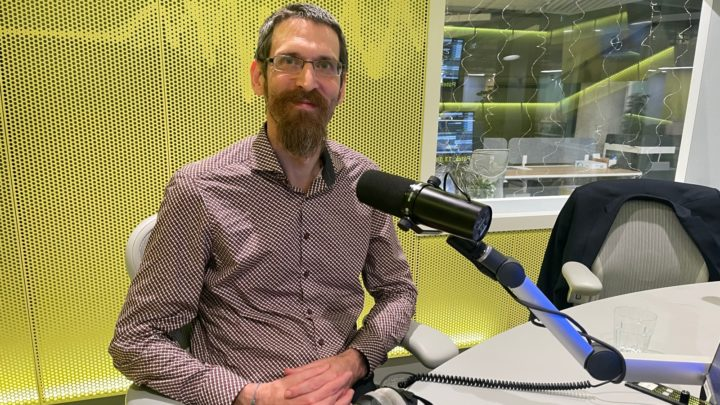 Obrázek epizody Karel Košnar: Karel Čapek předstihl svou hrou RUR dobu, byl geniální. Slovo robot ale vymyslel jeho bratr
