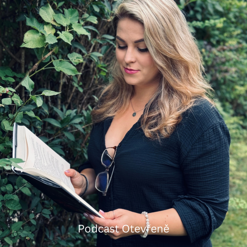 Obrázek epizody #44 - Příběh Moniky. Její splněný sen být spisovatelkou aneb úspěch se neodpouští.