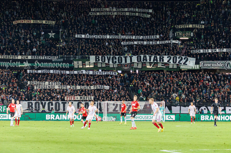 Obrázek epizody Šampionát v Kataru symbolizuje vládu zkaženosti a peněz nad světovým fotbalem