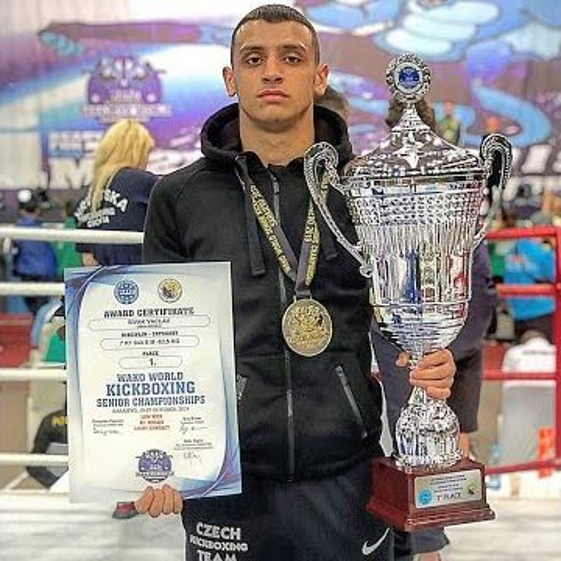 Obrázek epizody Vašek Sivák: "Teď bych rád bojoval za profesionály", říká amatérský mistr světa v kicboxu Sivák.