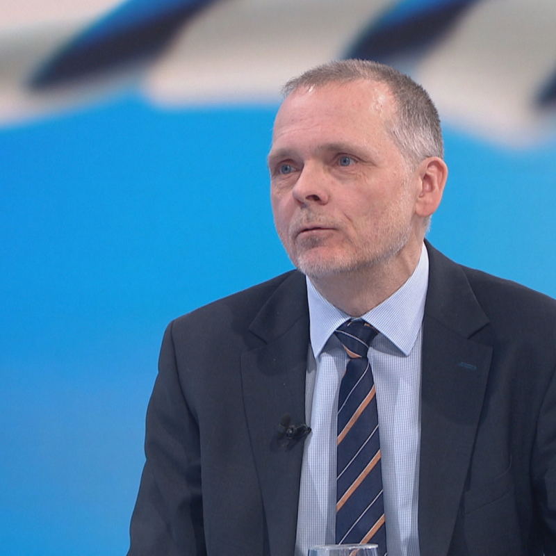 Obrázek epizody Korecký: S valorizací penzí je Pavel ve dvojím ohni. Shozením zákona by vyhlásil vládě válku