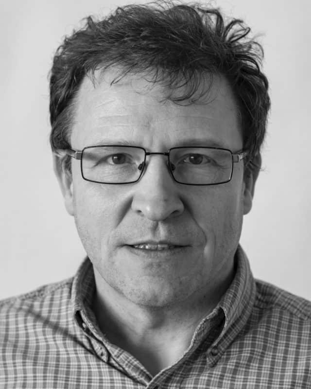 Daniel Münich: Ten způsob zrušení superhrubé mzdy nedává ekonomicky žádný smysl. Pokud bychom chtěli v dané situaci někomu výrazně snížit daně, tak jsou to ti málo vydělávající, kteří čelí největším problémům