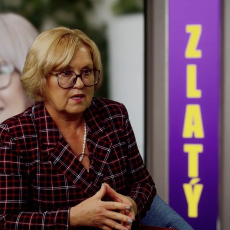 Obrázek epizody CAJTHAMLOVÁ: Bývali jsme šťastnější. Dnes na ulici nevidíte dítě, co si hraje. Chováme se nedospěle