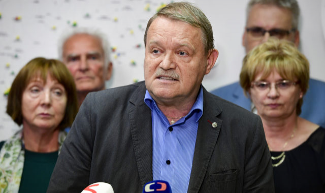 Obrázek epizody Martin Engel: Chápu, že občané chtějí protesty ukázat vládě svou nespokojenost. Bohužel jejich excesy zatěžují především zdravotní systém, ne vládu