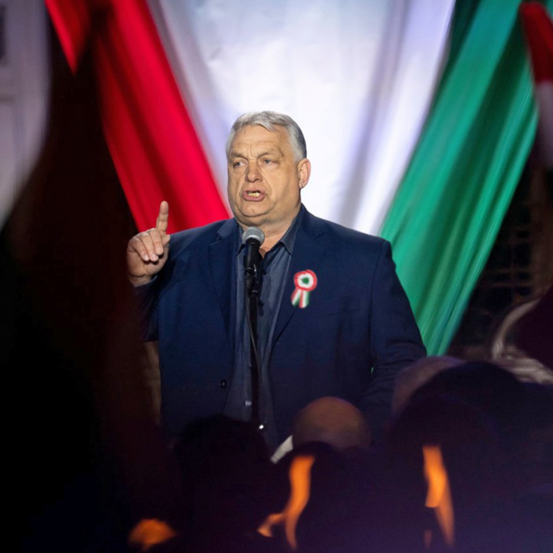 Obrázek epizody Orbán po 16 letech končí u moci. Maďarsko si zvolilo občanskou důstojnost a návrat k EU