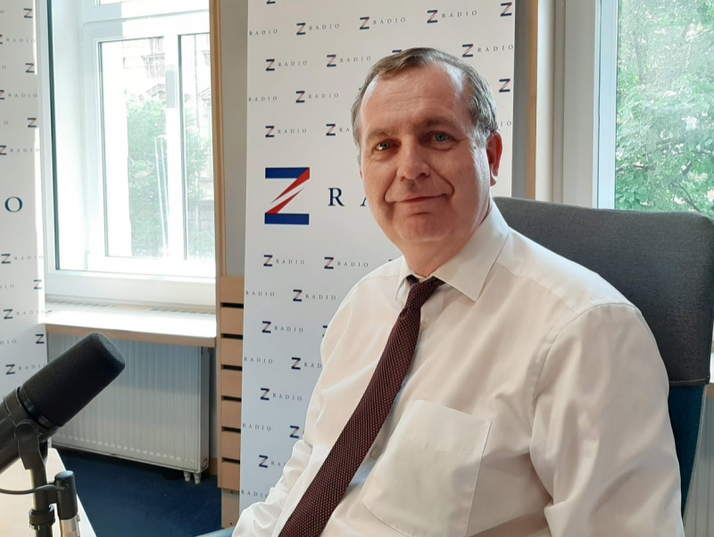 Rektor UK Tomáš Zima: K návratu roušek jsem skeptičtější, nevím, co se za zbylých třináct dní stane. Tento vir tady bude nadále a představa, že budeme na věky věků nosit roušky, je trochu scestná