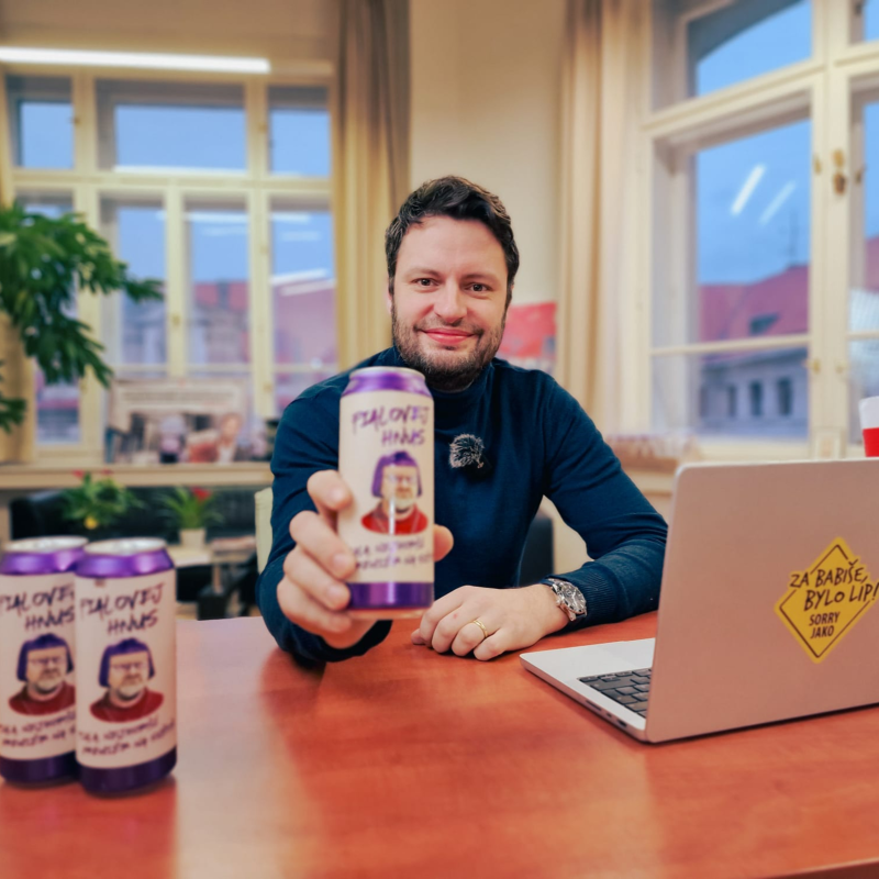 Obrázek epizody Proč chtějí předat klíče od Česka do Bruselu? Proč chtějí za každou cenu euro? Čau Praho #65