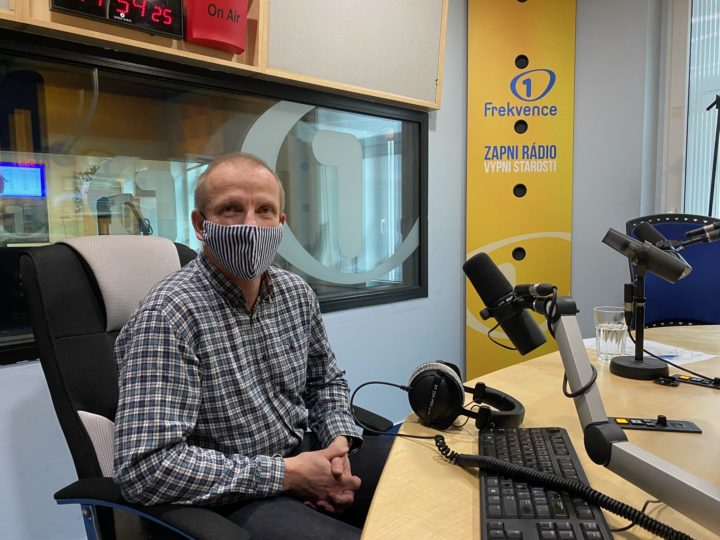 Obrázek epizody Jan Piťha: Když ženy vstupují do menopauzy, končí jim hormonová ochrana a tělo začíná reagovat na to, co dělaly před tím