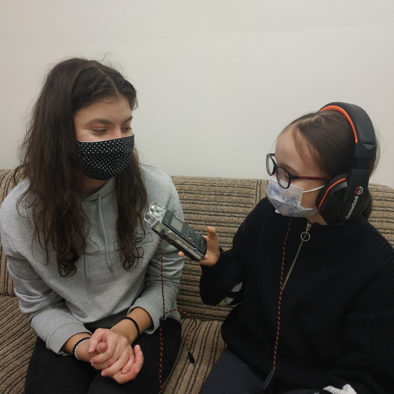 Obrázek epizody Učím se pro sebe a ne pro učitele, říká deváťačka Julča Müllerová. Jak zvládá online výuku?