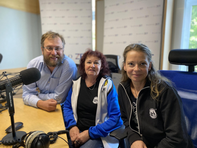 Obrázek epizody Klientelu dnes tvoří hlavně lidé s psychickými problémy, říká Olga Tomášů a Renata Krejčová z Pomocných tlapek