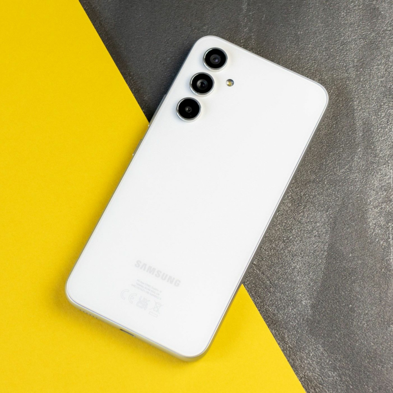 Obrázek epizody Jaké jsou dnes mobily střední třídy? Upoutá Galaxy A54 nebo Redmi Note 12 Pro?