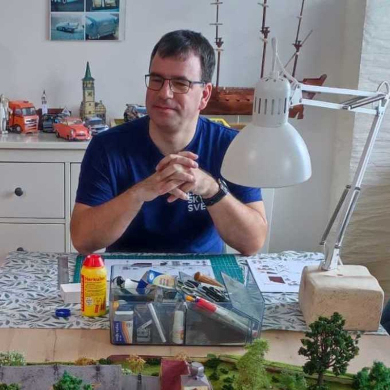 Obrázek epizody Inspirativní rozhovor - Pavel Maška, papírový modelář. 7.8.2025