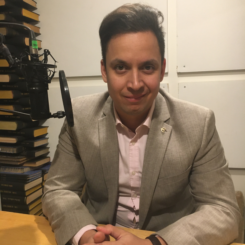 Obrázek epizody Pražská kavárna #3: „Byl bych dobrým koordinátorem pro euro. Plánujeme vyjet do obcí." Říká předseda spolku Euro v Česku Michael Pascal Večeř.