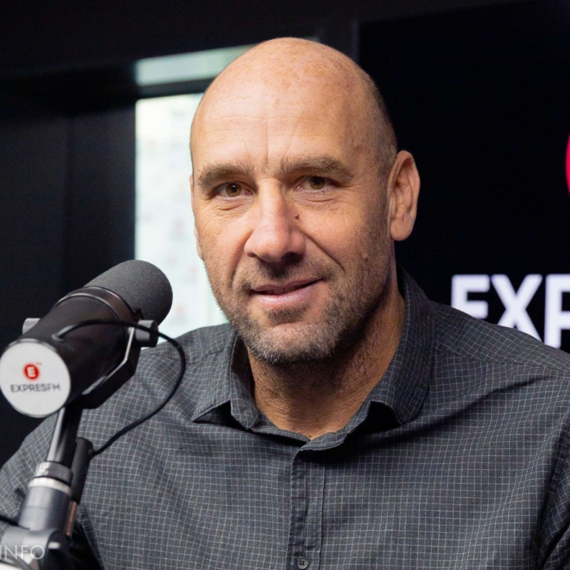 Obrázek epizody Fotbalista Jan Koller alias Dino o MS v Kataru a dokumentu Příběh obyčejného kluka