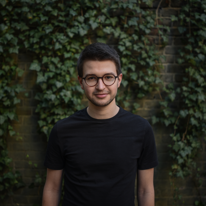 Obrázek epizody Na dřeň o kněžských seminářích - 2. díl: Chyba je v systému, s představenými máme chuť to změnit