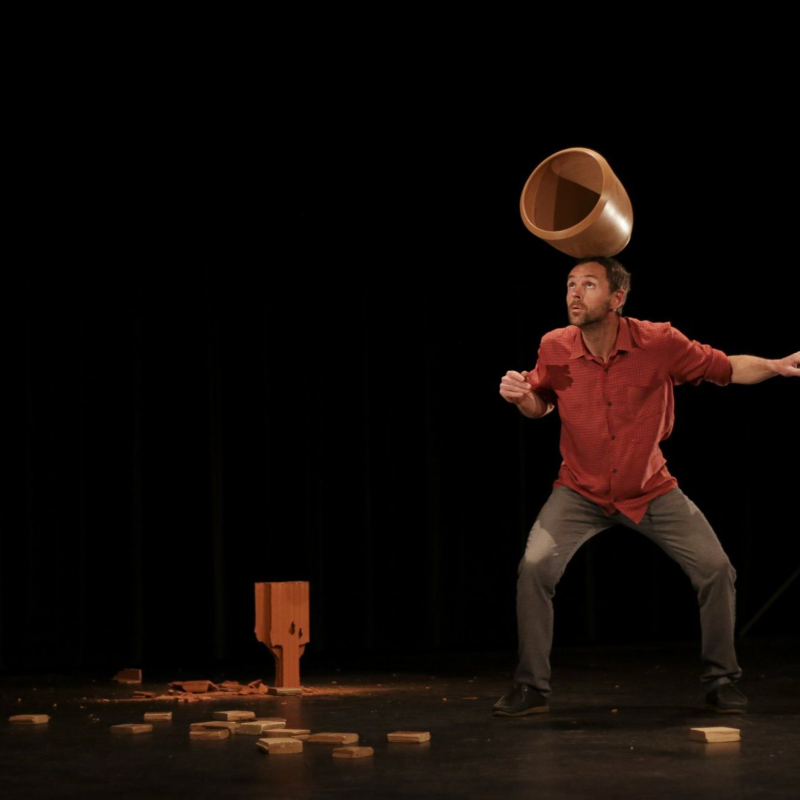 Obrázek epizody Z dělové koule k artistické poezii: Rémi Luchez a síla minimalistického cirkusu