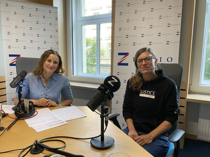 Obrázek epizody Dobrovolnictví je dovolená 21. století. Jít si lehnout na pláž a konzumovat není z našeho pohledu atraktivní, říká ochránkyně přírody Alena Bendová