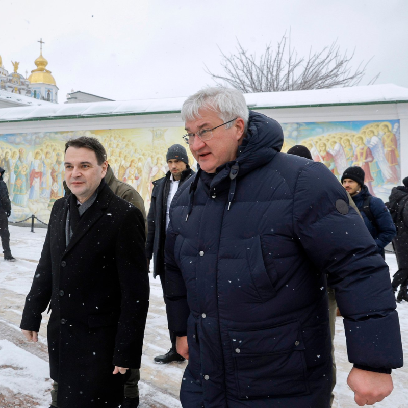 Obrázek epizody Spor o letouny, Turka, Čínu nebo Ukrajinu. Česká zahraniční politika je chaos
