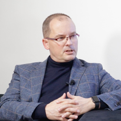 Obrázek epizody Ekonom: Třetina lidí je bez peněz, druhé třetině dojdou v řádu měsíců. Co to způsobí?