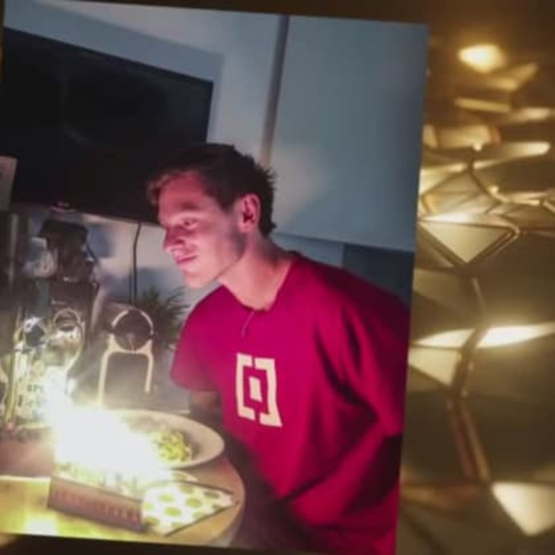 Obrázek epizody PAVEL CALLTA OSLAVIL NAROZENIY V LETADLE