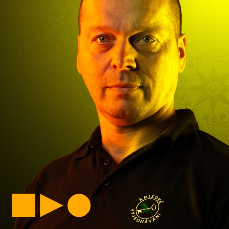 Obrázek epizody Policejní vyjednavač Zdeněk Orel: Vyjednával jsem 7 hodin v kuse, přes Facebook i s dítětem