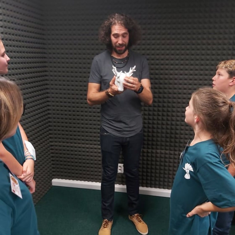 Obrázek epizody Rozhovor se zpěvákem Jindrou Polákem z kapely Jelen festival