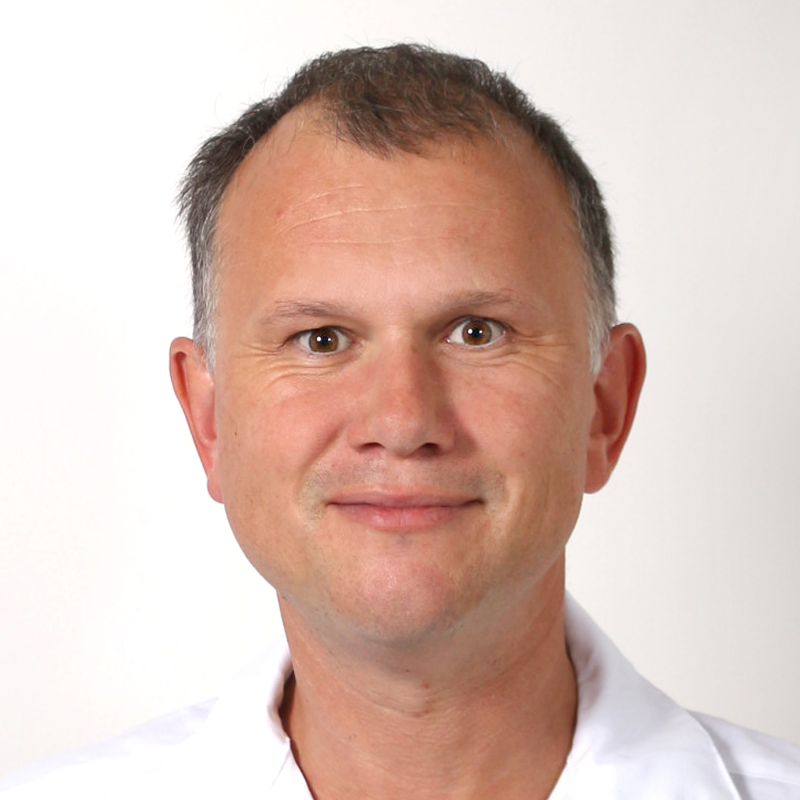 Obrázek epizody Primář Neurologie Městské nemocnice Ostrava Lukáš Klečka o svém oboru a pacientech s problémem tří N, migrénou nebo dalšími bolestmi. Opravdu by si v 80 procentech případů poradil jen s hřebíkem a kladívkem?