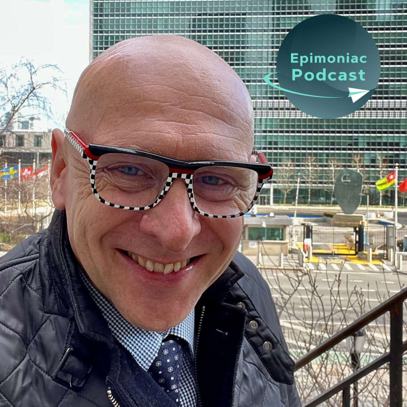 Obrázek epizody #88 O patriotismu, nezdravém nacionalismu, a přínosech dlouhodobého života v zahraničí slovy mezinárodně uznávaného válečného vyšetřovatele Vladimíra Dzuro.