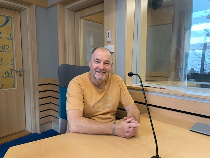 Obrázek epizody Jan Papež: Hory celkově podražily asi o 10 procent. Riziko počasí nemohou nést jen hoteliéři, ale i hosté